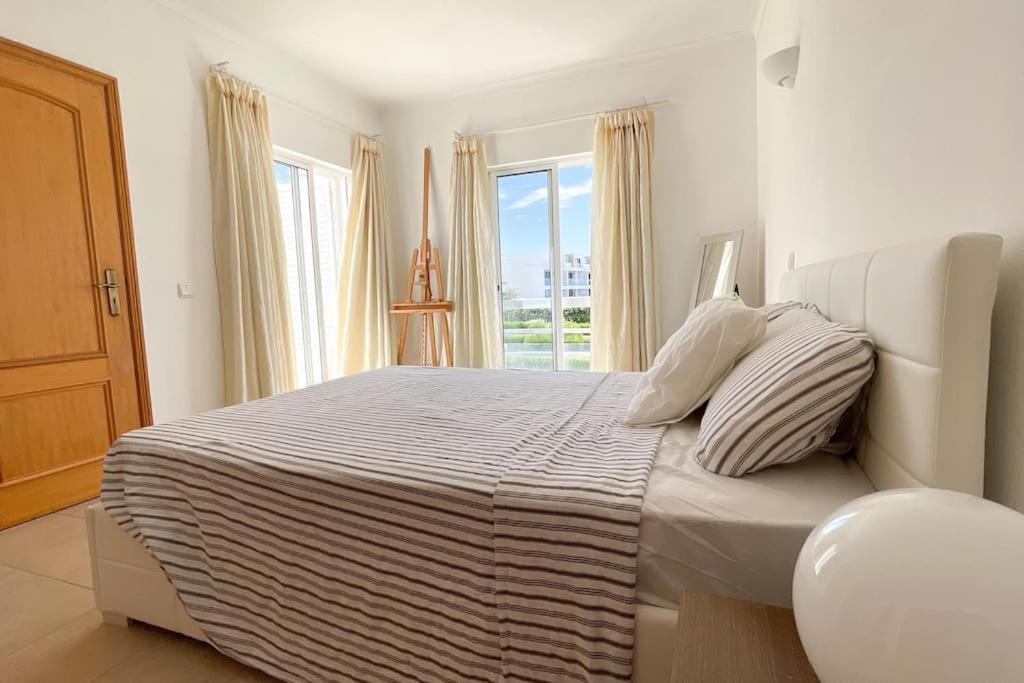 Gale Premium House - Pet Friendly Villa อัลบูเฟรา ภายนอก รูปภาพ