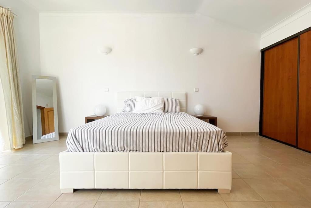 Gale Premium House - Pet Friendly Villa อัลบูเฟรา ภายนอก รูปภาพ